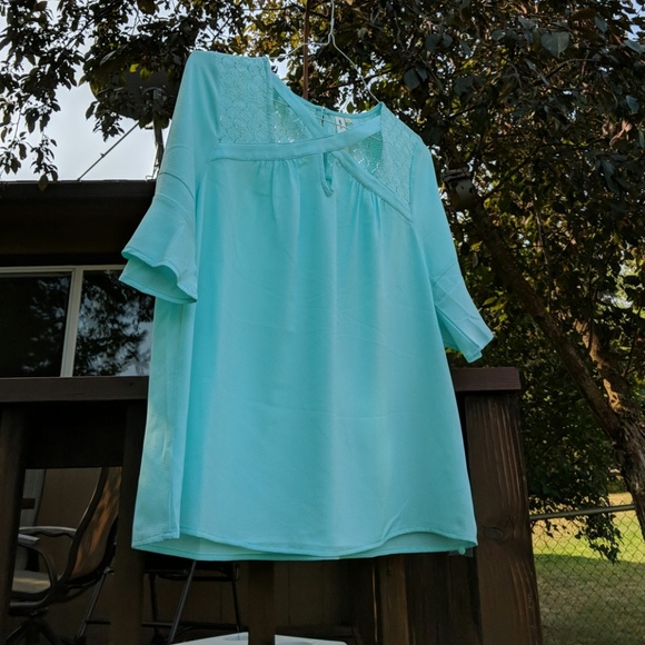 L Unique aqua bell sleeved top - Picture 5 of 7